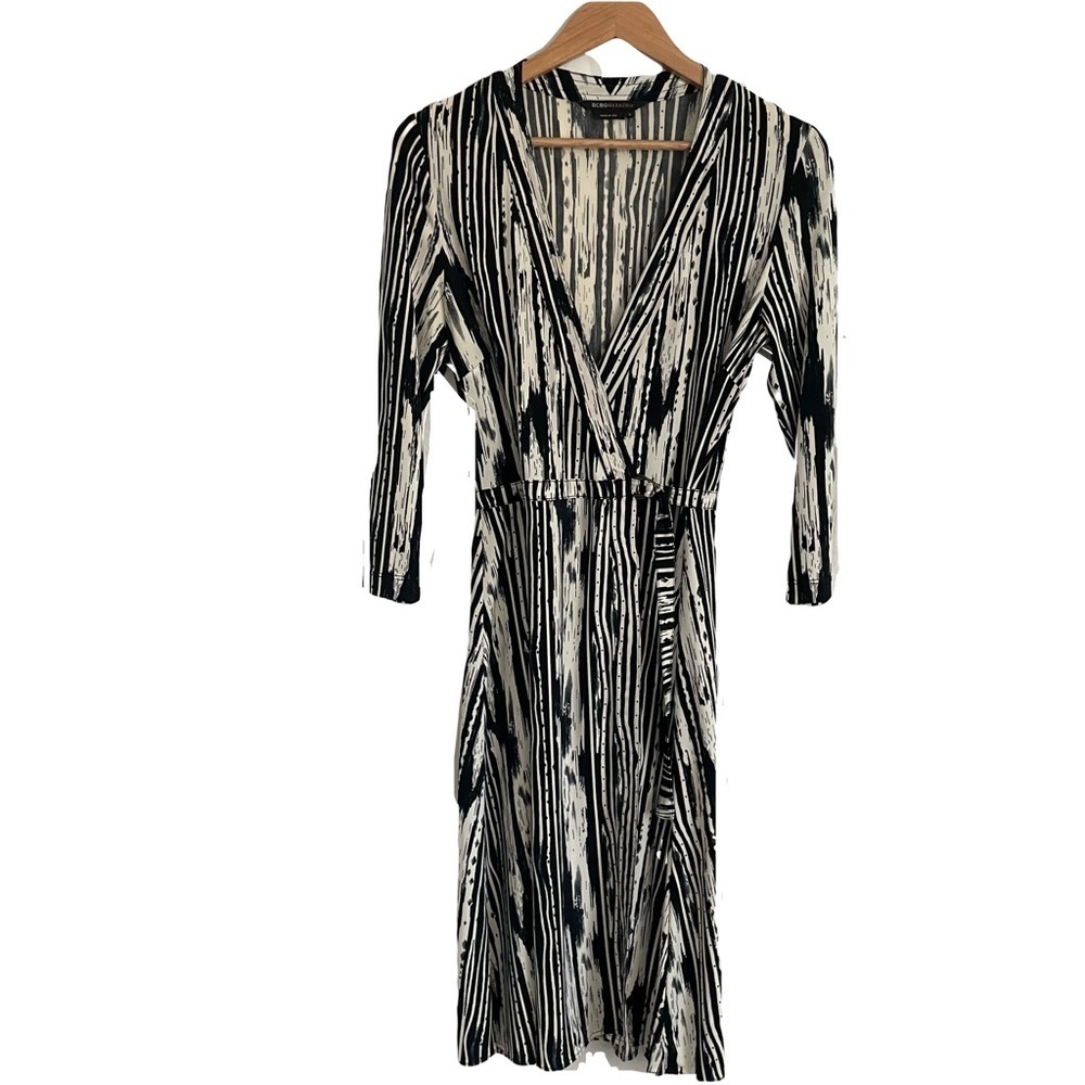BCBG MAX AZRIA Vintage Black and White Faux Bois Striped Wrap Dress Size Small
